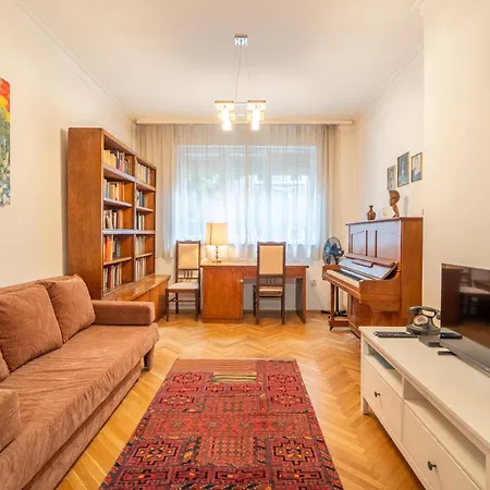Opera Apartment *