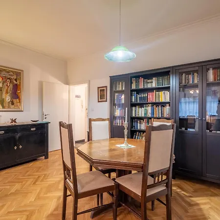 Apartment Opera