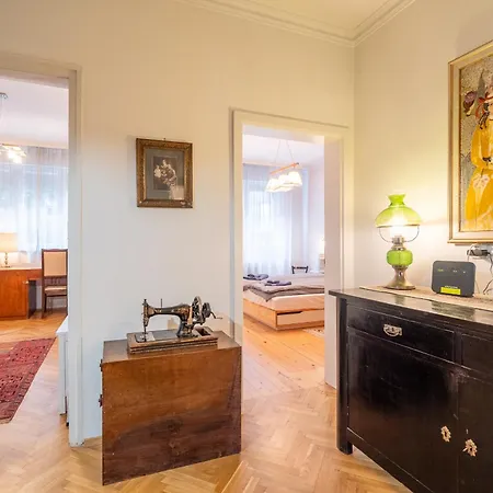 Opera Apartment *