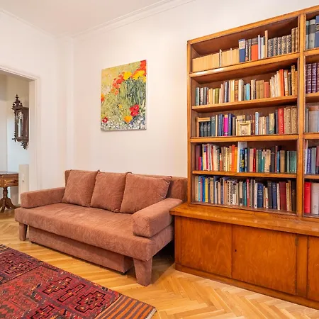 Opera Apartment *